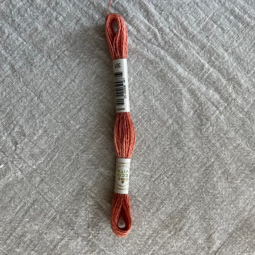 Broderigarn af økologisk uld, korallyserød - Dear Atelier