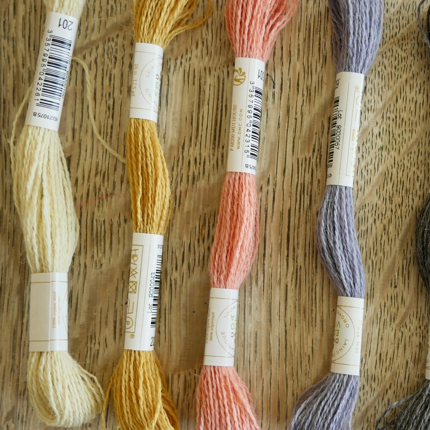 Broderigarn af økologisk uld, bleggul - Dear Atelier