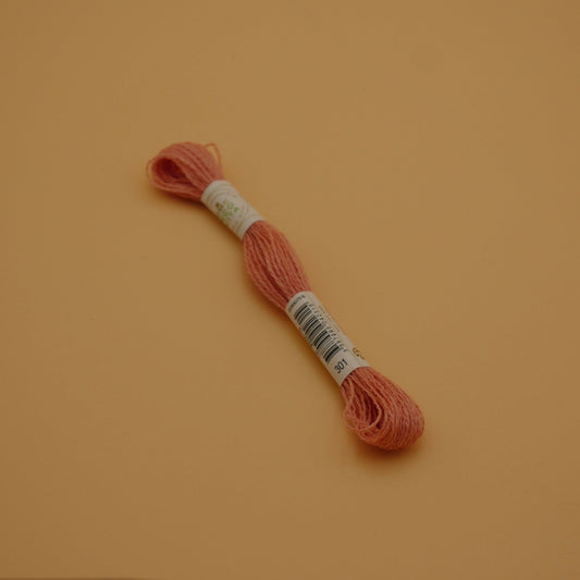 Broderigarn af økologisk uld, korallyserød - Dear Atelier