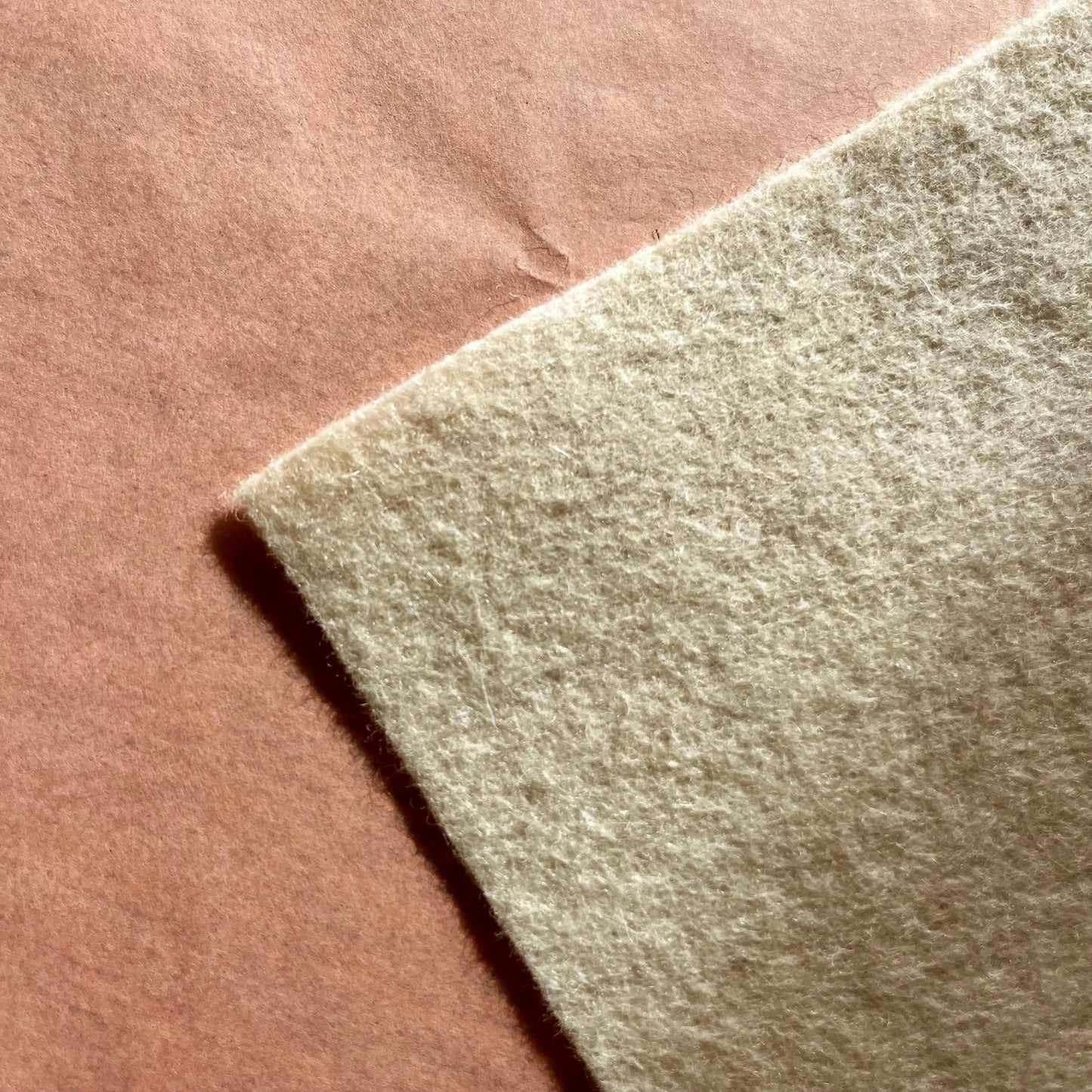Filtet uld i ark/plade, ufarvet økologisk uld - Dear Atelier